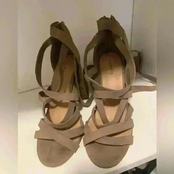 Torrid Suede Wrap Tie Up Heels/Shoes Taupe Womens Sz 9 - Picture 3 of 15